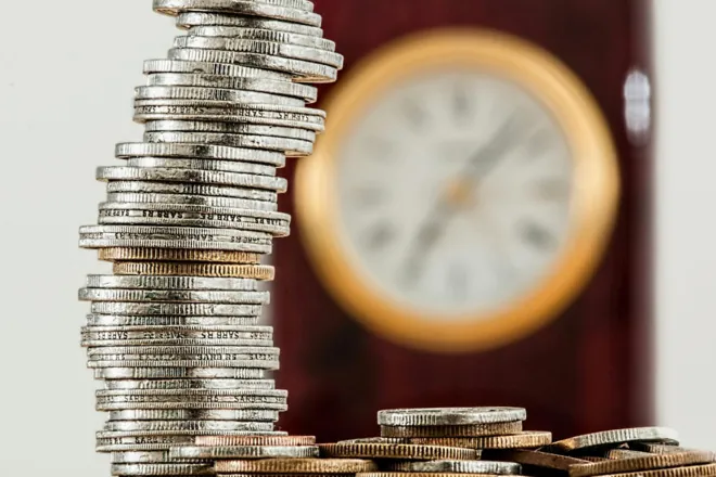 Illustration contrasting a bank vault with a self-custody crypto safe
