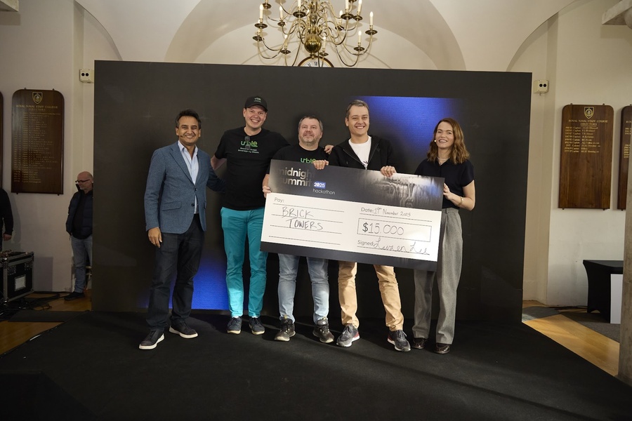 Brick Towers Team gewinnt den Midnight Summit Hackathon in London